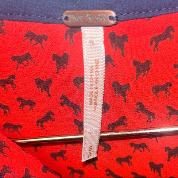 Free People Red Blue Equestrian horse print long sleeve  top blouse small - Picture 3 of 7